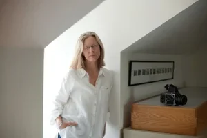 Portrait of photographer Lynn Johnson