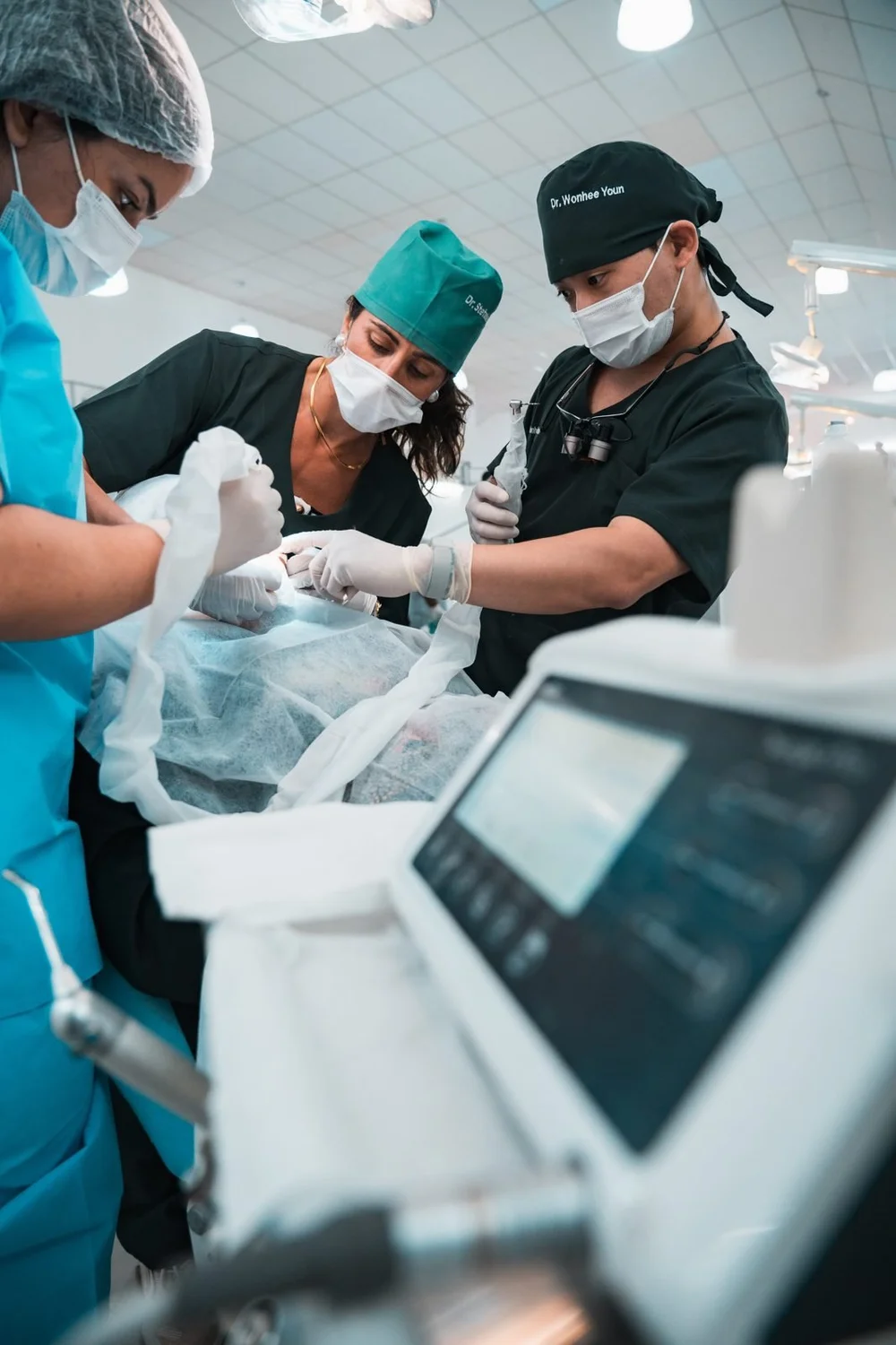 Dr Wonhee Youn placing dental implants in surgery