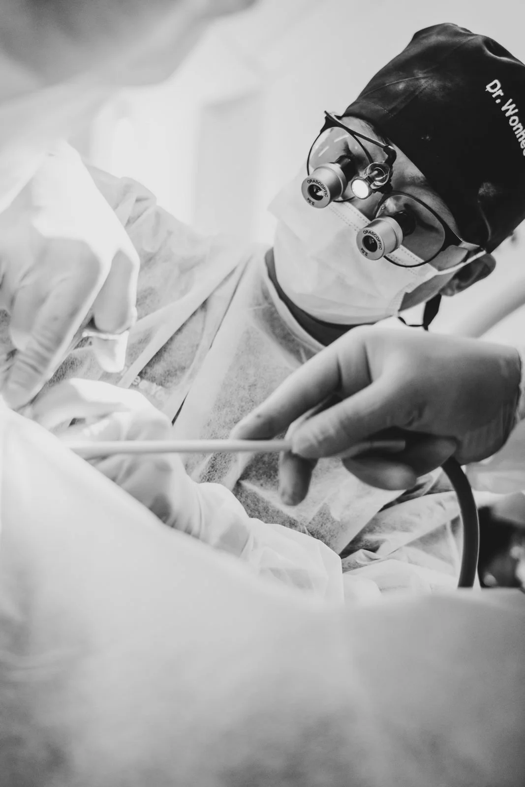 Dr Wonhee Youn working under magnification during implant surgery