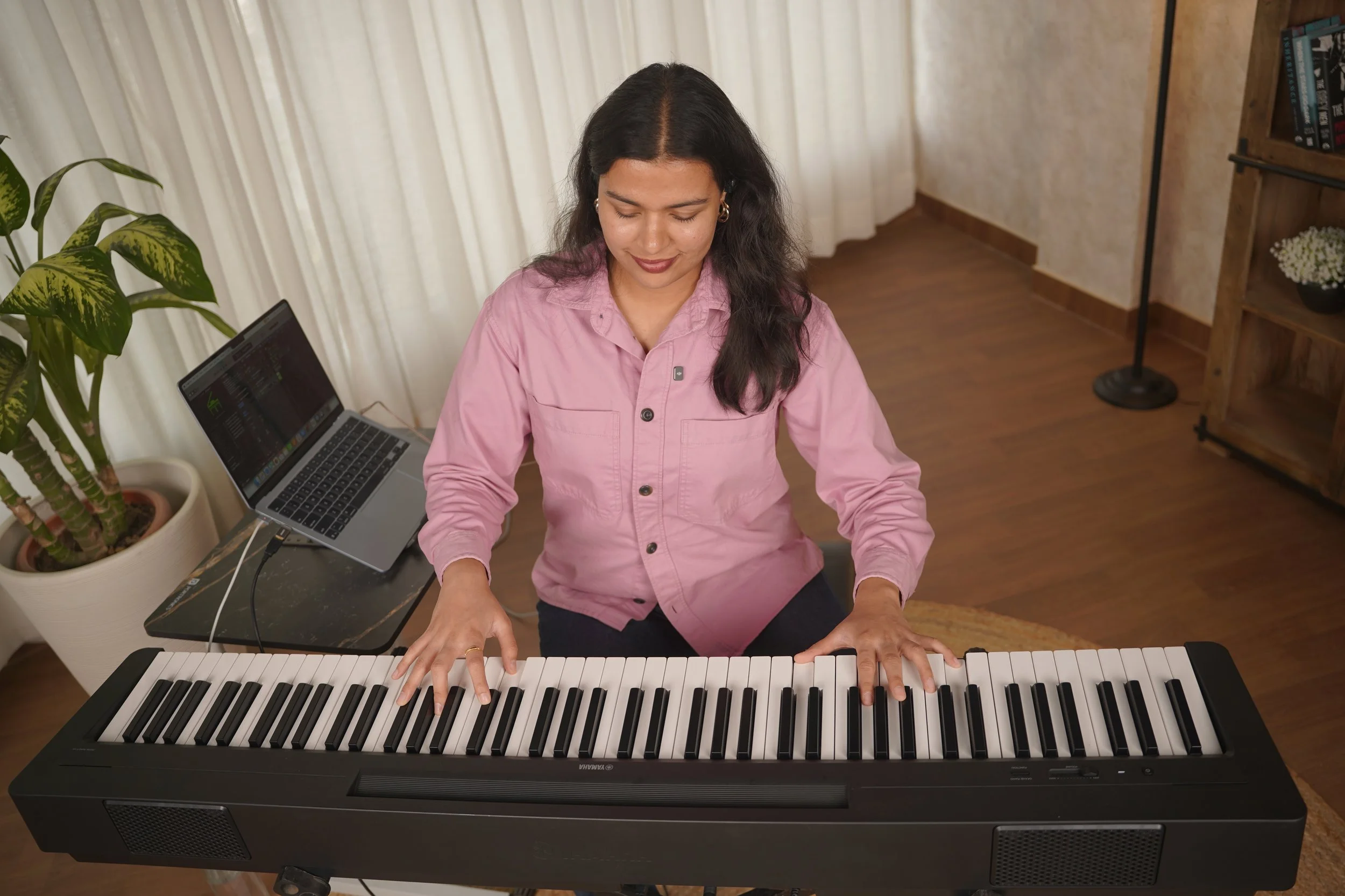 Gauri, Pianoroom instructor