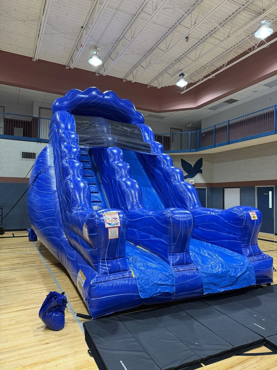 Blue Tidal Wave Water Slide shown clearly in a real HCCR setup.