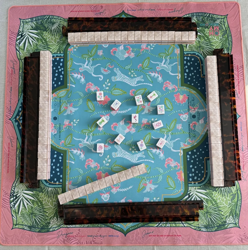 Oh My Mahjong Pearlescent mahjong tiles at the table: Pearlescent at my table