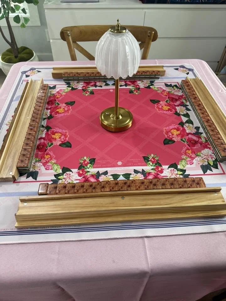 Oh My Mahjong Heritage mahjong tiles at the table: Heritage + Camellia