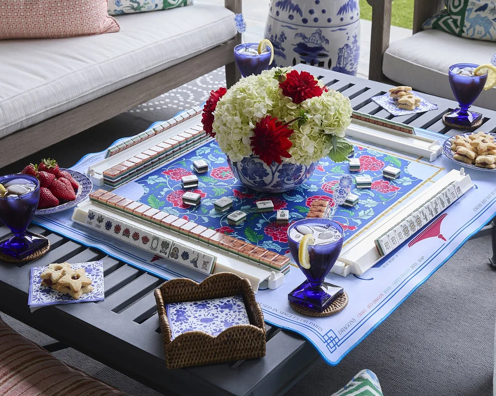 Oh My Mahjong Heritage mahjong tiles at the table: Heritage on the Oh My Mahjong Liberty mat · photo: Oh My Mahjong