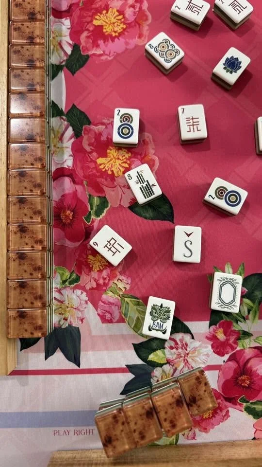 Oh My Mahjong Heritage mahjong tiles at the table: Heritage at my table