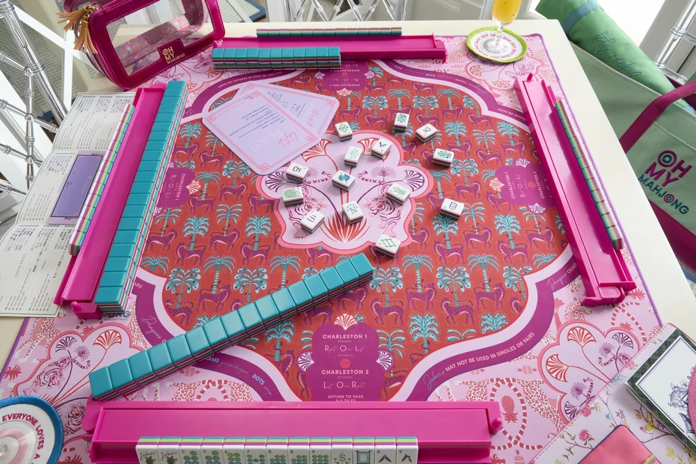 Oh My Mahjong Lagoon mahjong tiles at the table: Lagoon on the Oh My Mahjong Mirage mat · photo: Oh My Mahjong