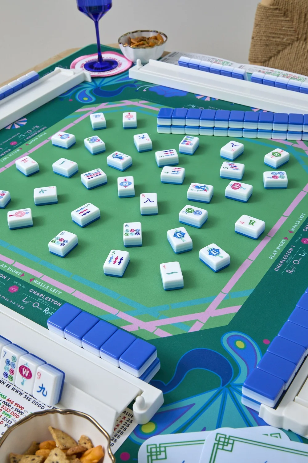 Oh My Mahjong Lola mahjong tiles at the table: Lola on the Oh My Mahjong Birdie Green mat · photo: Oh My Mahjong