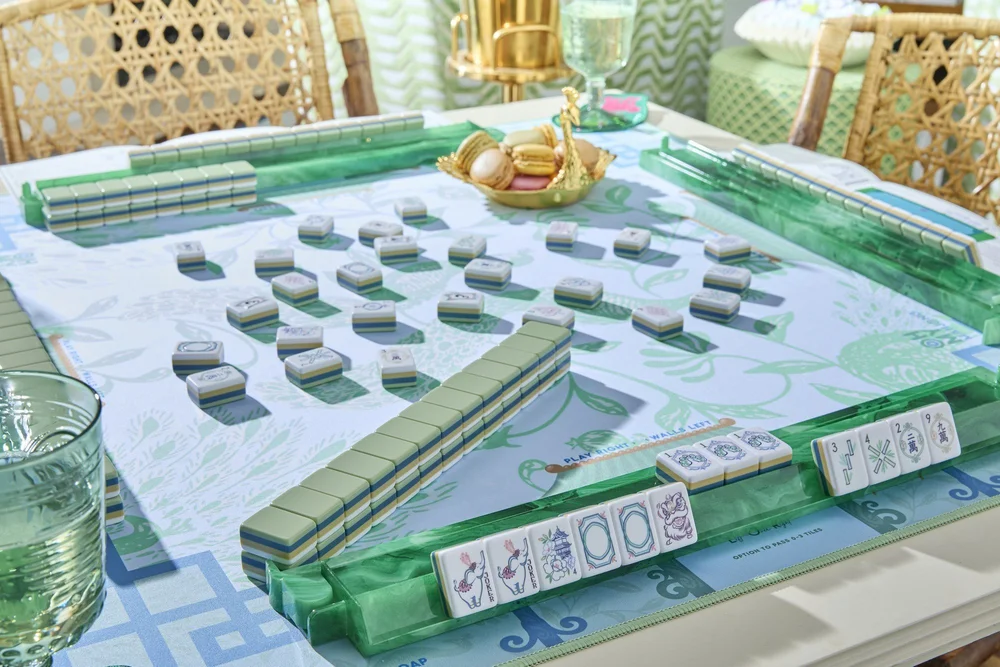 Oh My Mahjong Willow mahjong tiles at the table: Willow on the Oh My Mahjong Isla mat · photo: Oh My Mahjong
