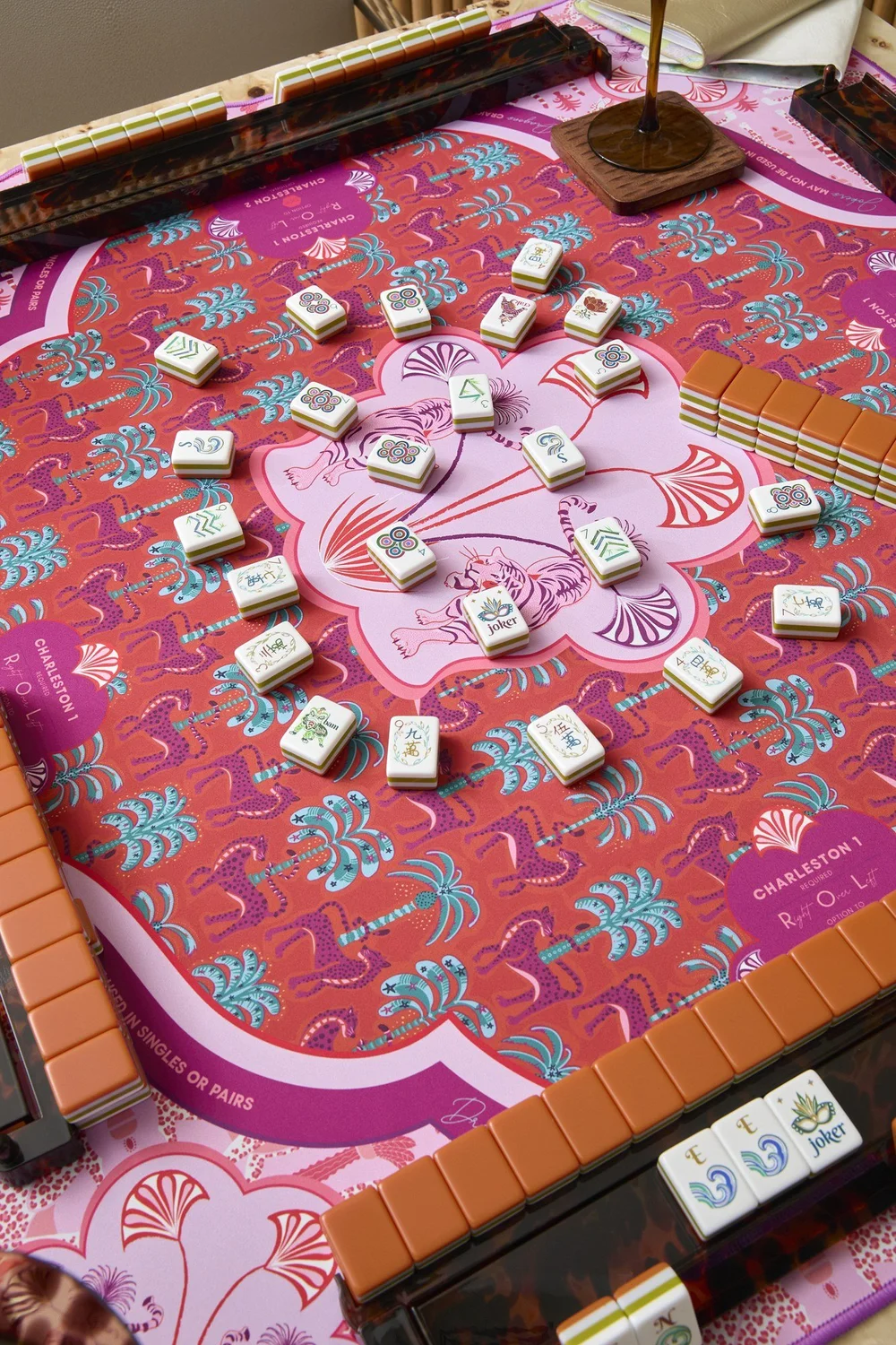 Oh My Mahjong Sierra mahjong tiles at the table: Sierra on the Oh My Mahjong Mirage mat · photo: Oh My Mahjong