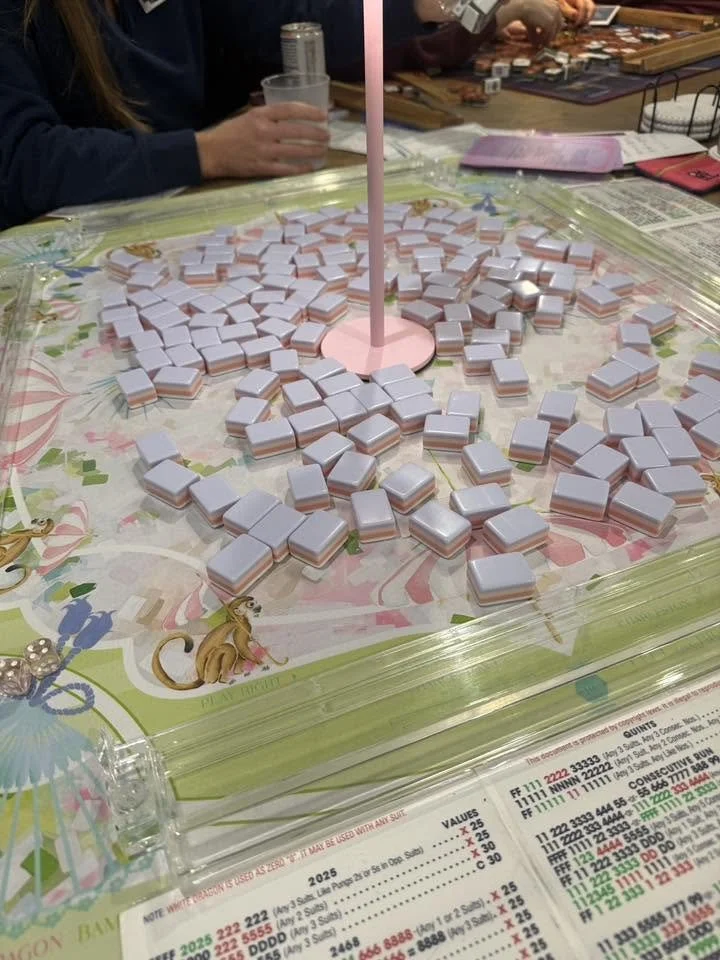 Oh My Mahjong Luminaire mahjong tiles at the table: Luminaire at my table