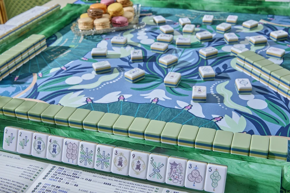 Oh My Mahjong Willow mahjong tiles at the table: Willow on the Oh My Mahjong Jade mat · photo: Oh My Mahjong