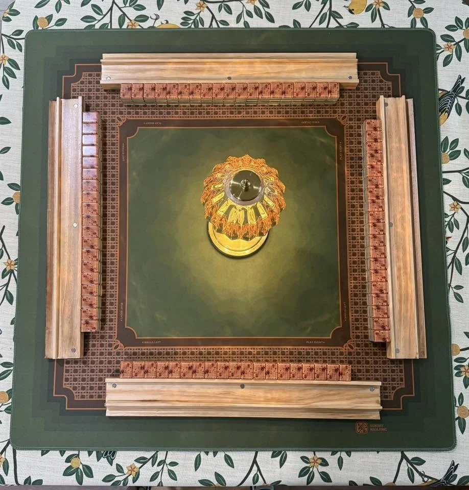 Oh My Mahjong Heritage mahjong tiles at the table: Heritage + Sunday Mahjong Rattan