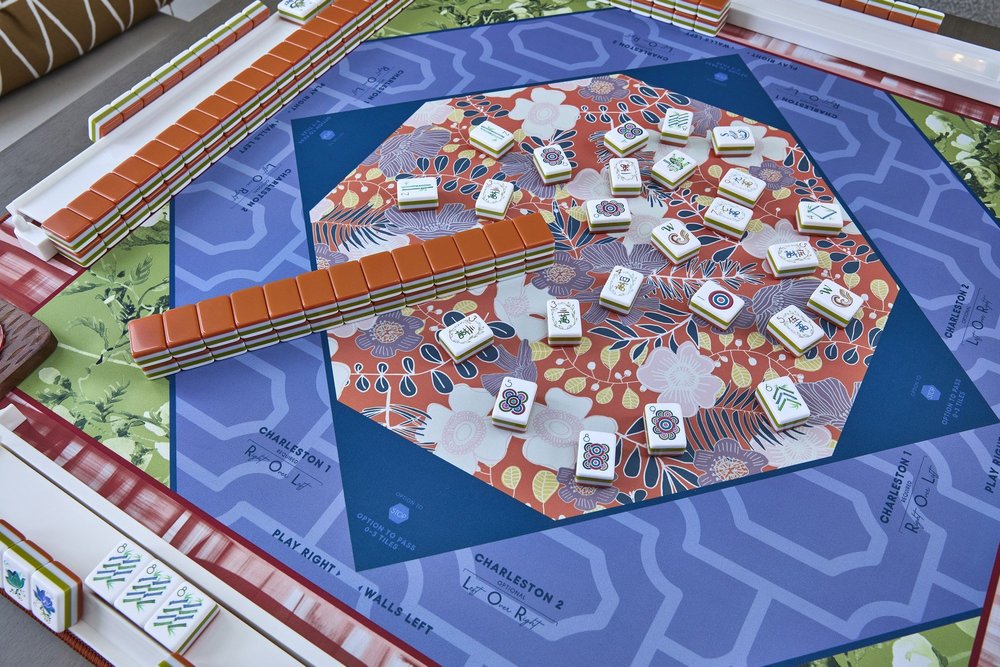 Oh My Mahjong Sierra mahjong tiles at the table: Sierra on the Oh My Mahjong Sedona mat · photo: Oh My Mahjong