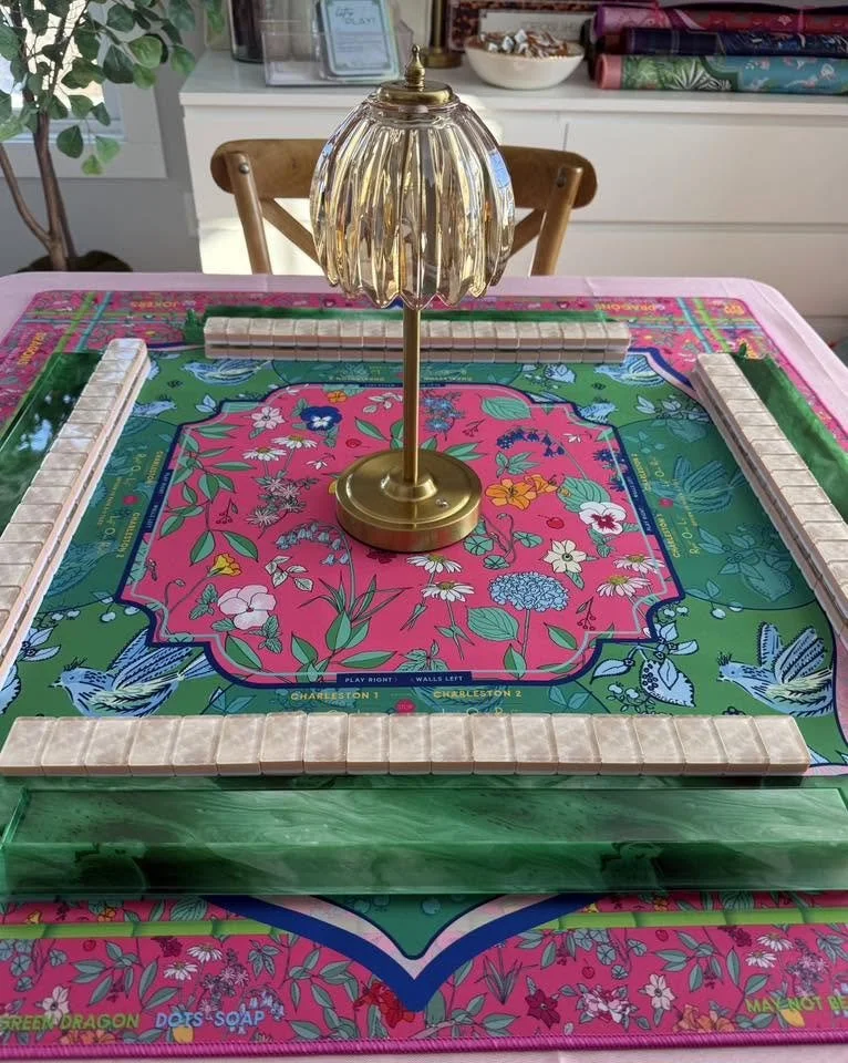 Oh My Mahjong Pearlescent mahjong tiles at the table: Pearlescent at my table