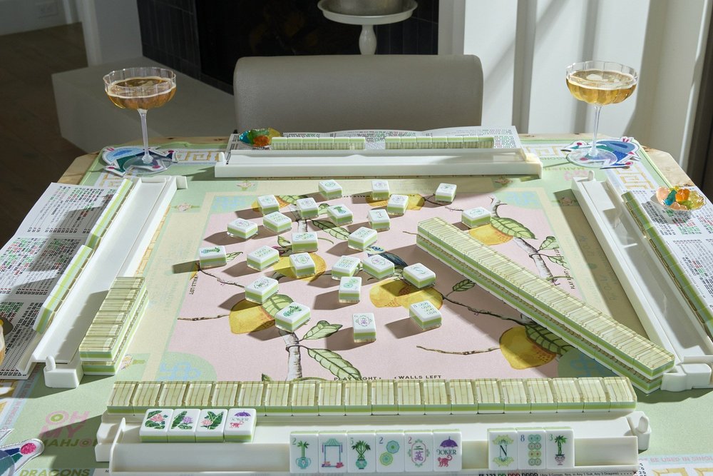 Oh My Mahjong Palm Royale mahjong tiles at the table: Palm Royale on the Oh My Mahjong Citrus Songbird mat · photo: Oh My Mahjong
