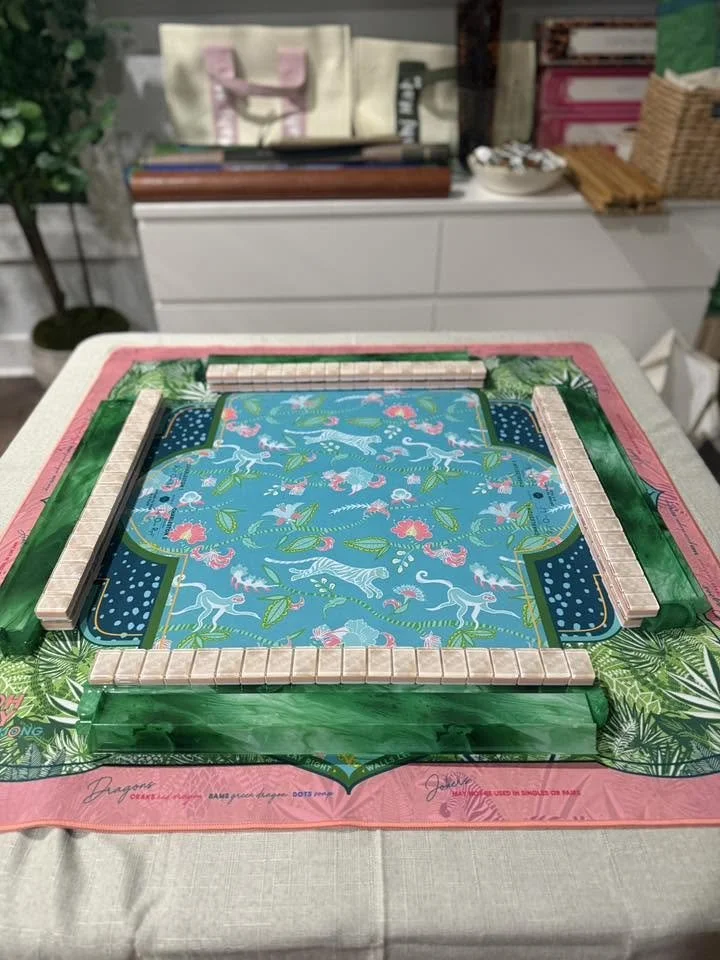 Oh My Mahjong Pearlescent mahjong tiles at the table: Pearlescent at my table
