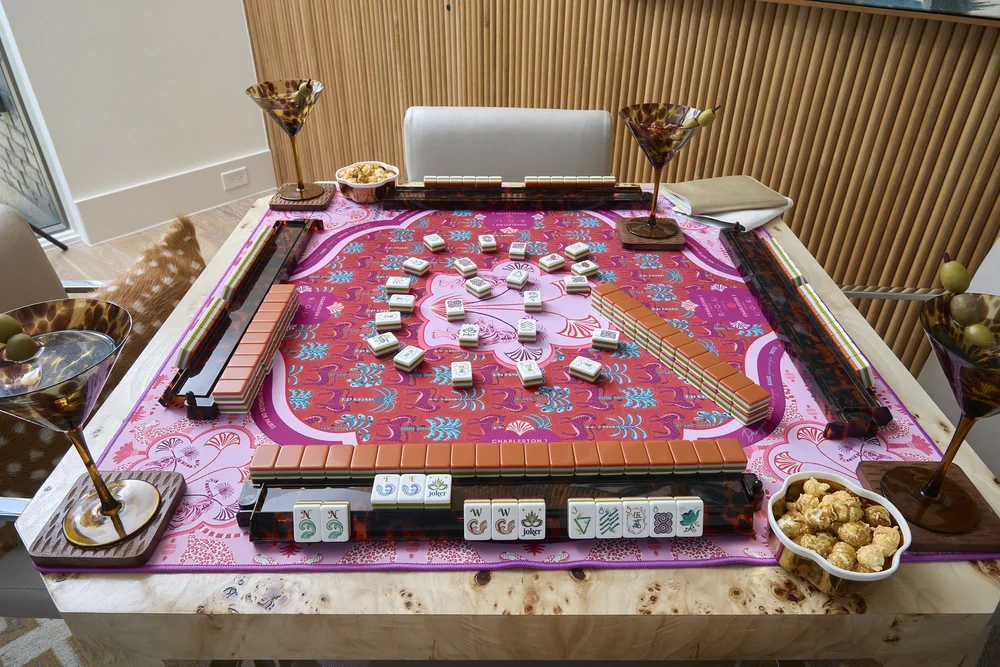 Oh My Mahjong Sierra mahjong tiles at the table: Sierra on the Oh My Mahjong Mirage mat · photo: Oh My Mahjong