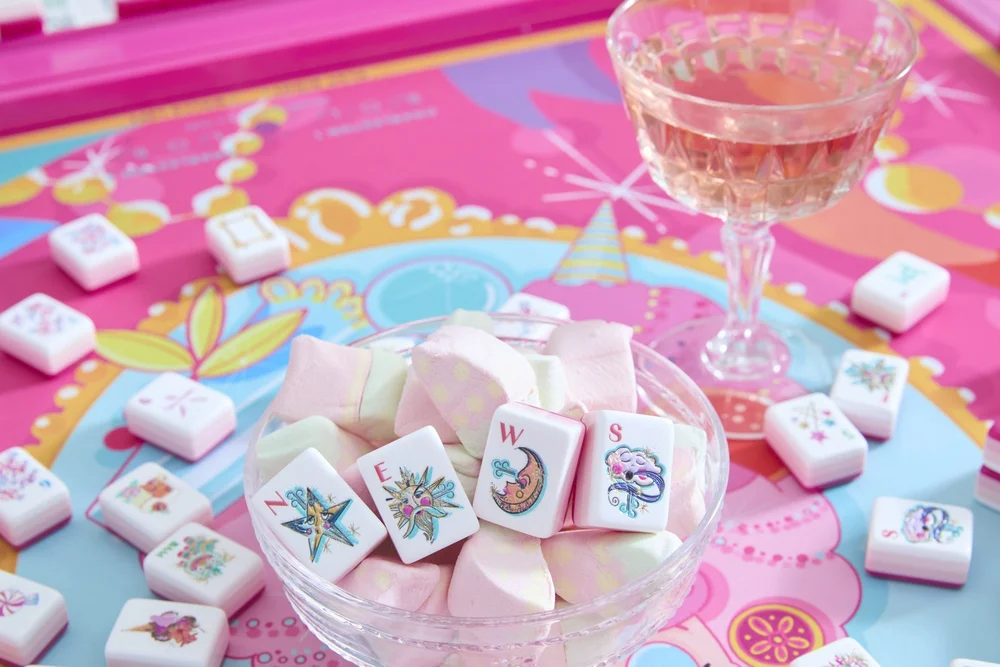 Oh My Mahjong Glitterville mahjong tiles at the table: Glitterville on the Oh My Mahjong Sweet Marie mat · photo: Oh My Mahjong