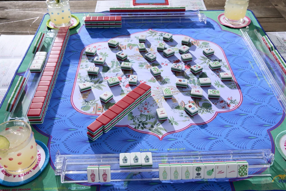 Oh My Mahjong Nantucket mahjong tiles at the table: Nantucket on the Oh My Mahjong Darjeeling mat · photo: Oh My Mahjong