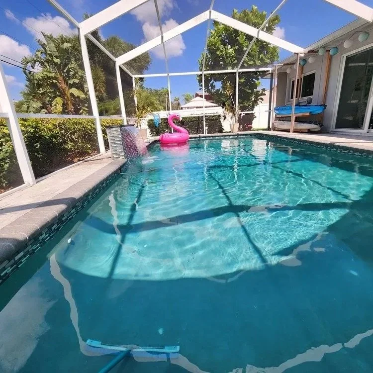 swimming pool water level receding below tile line