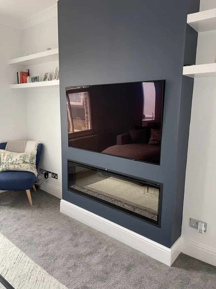 Fireplace & chimney breast by RELM Interiors