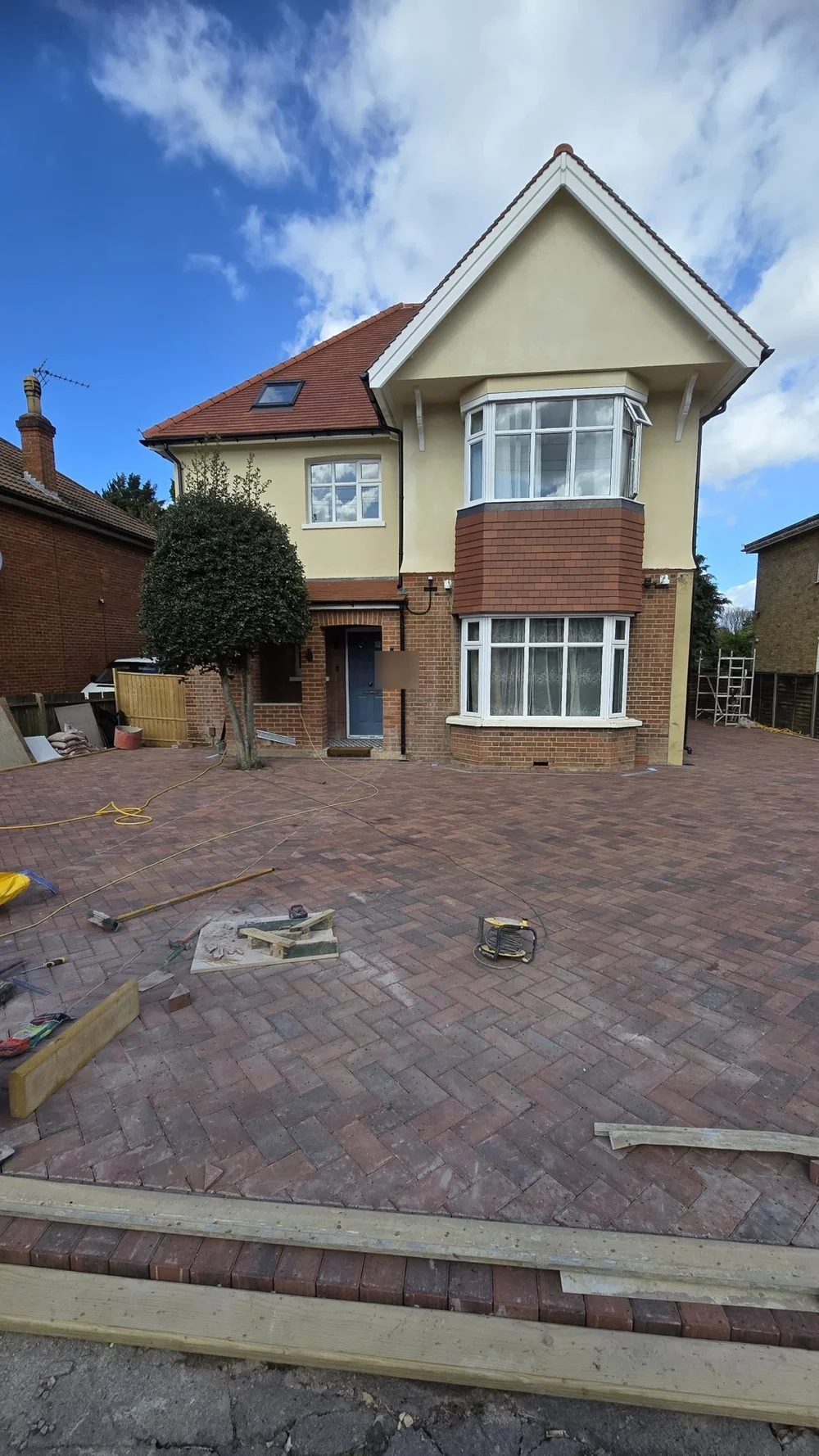 Finished rendered front and herringbone block driveway of a Wimbledon house renovated by RELM Interiors
