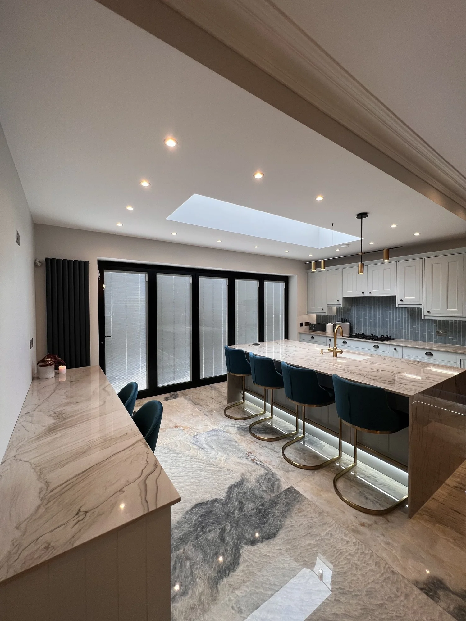 Kitchen and dining extension in a London house by RELM Interiors