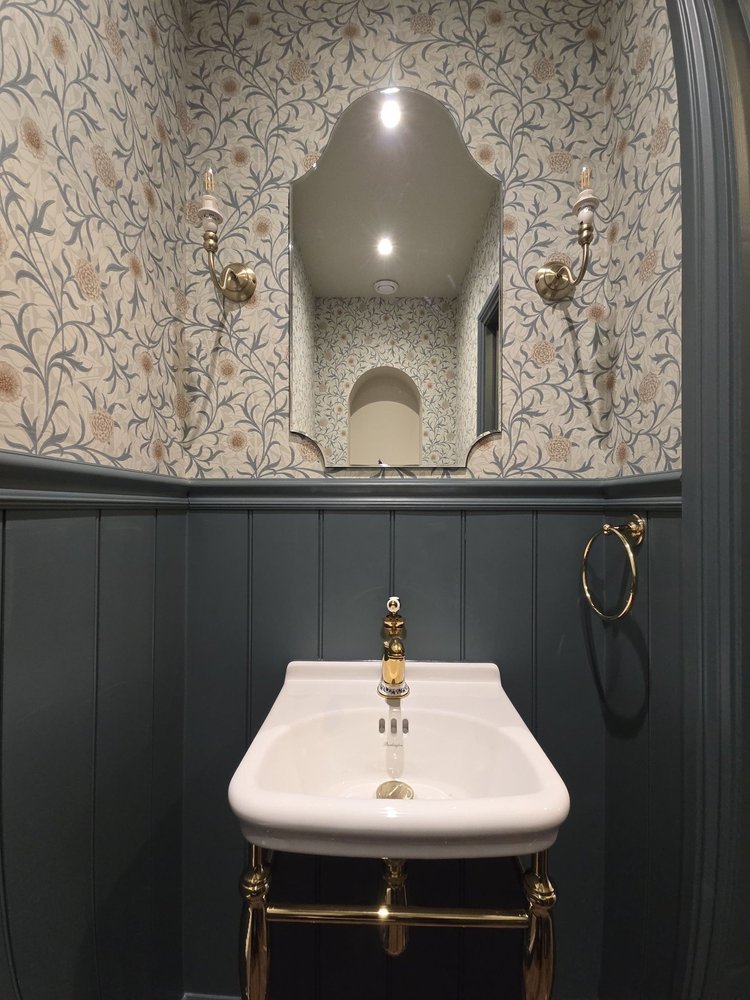 Victorian-style bathroom with wall panelling by RELM Interiors