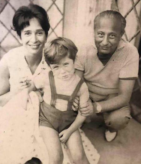 Young Andreas with his parents