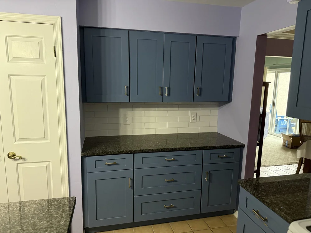 Kitchen coffee bar with tile backsplash and shaker cabinets in Elkins Park, PA