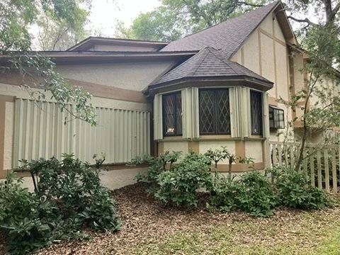 Finished bay window with contrasting exterior trim
