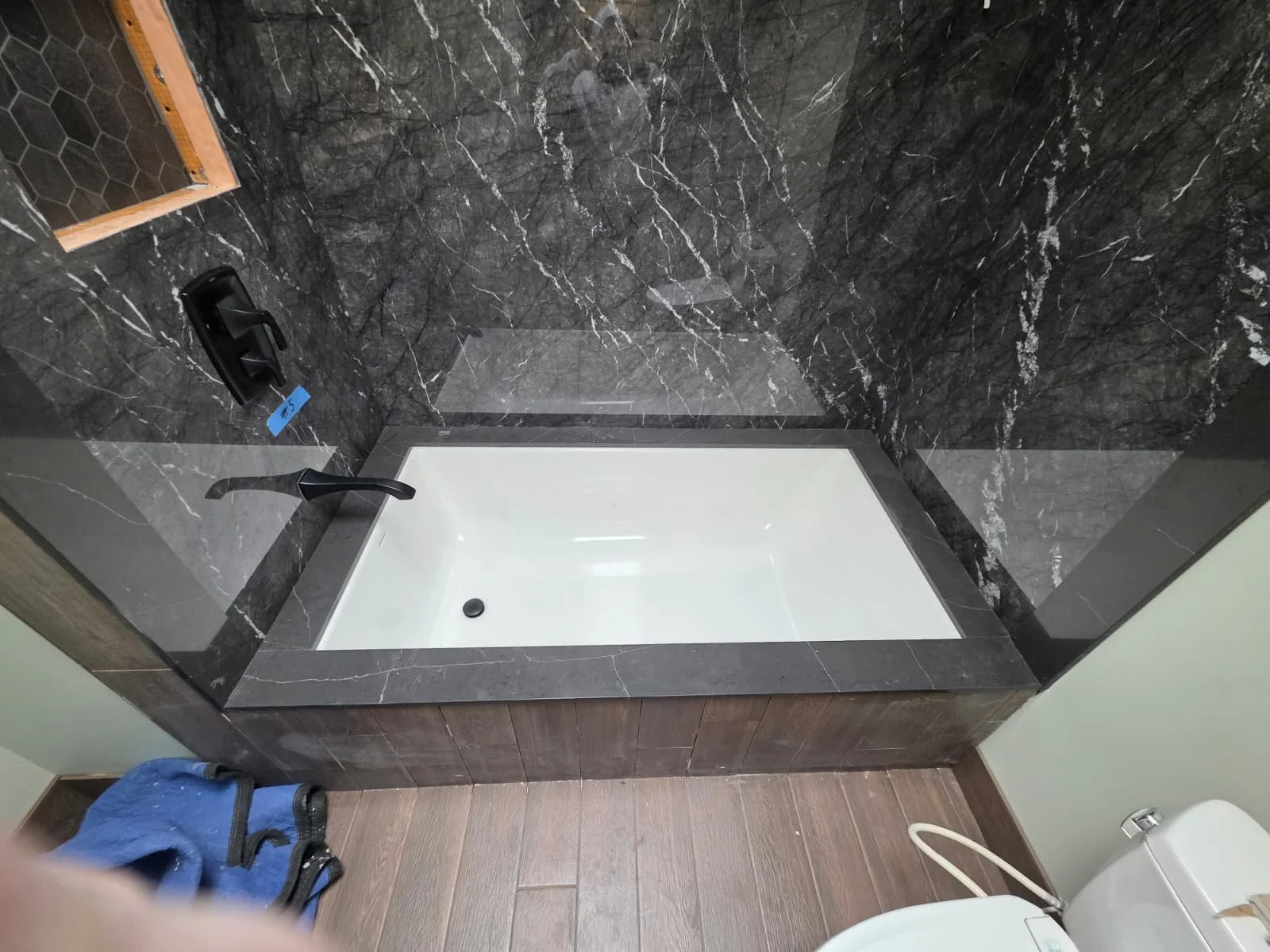 Bathroom Quartz Bathtub Shower Surround
