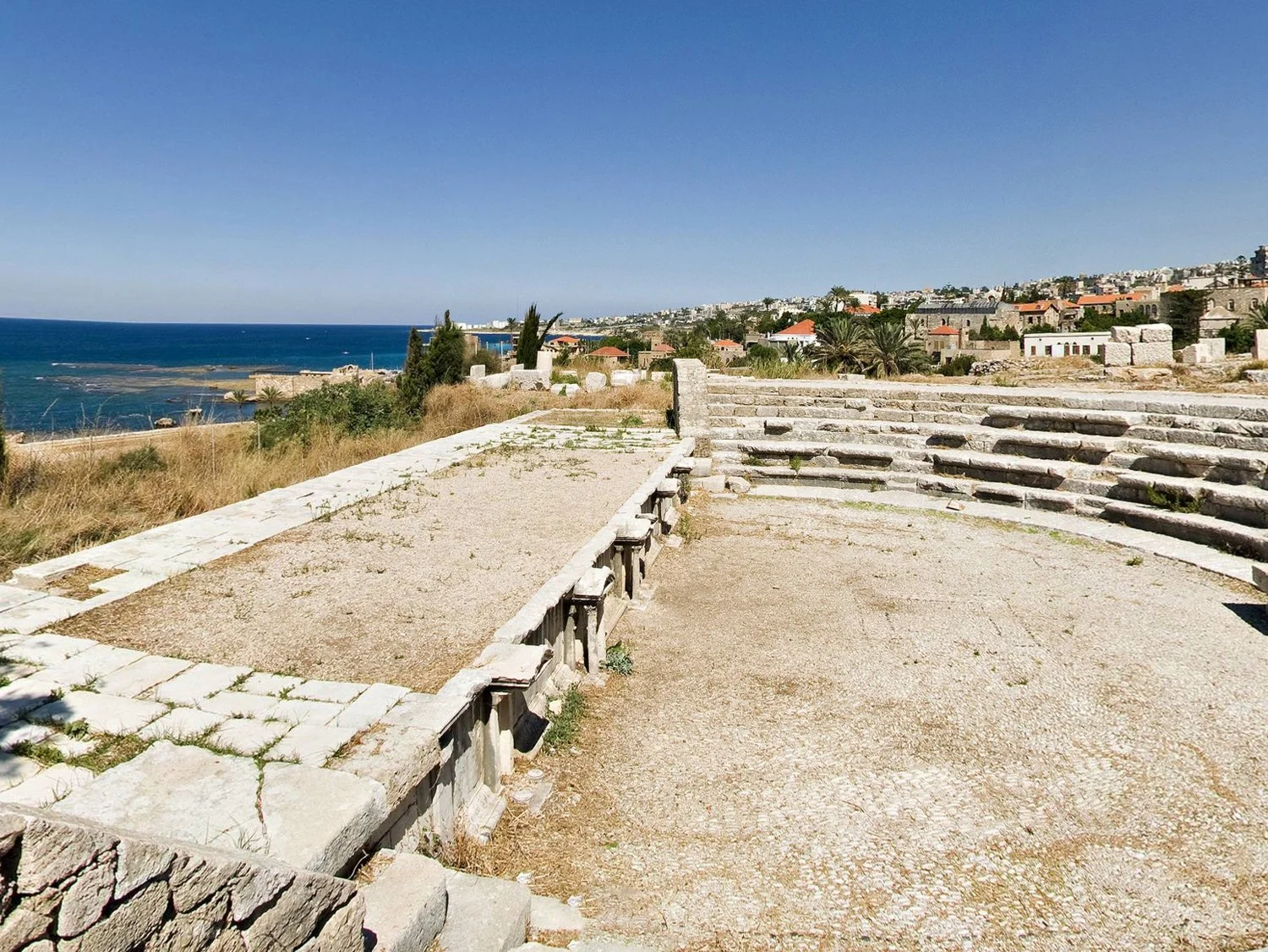 Visite virtuelle depuis le théatre romain du site archéologique de Byblos