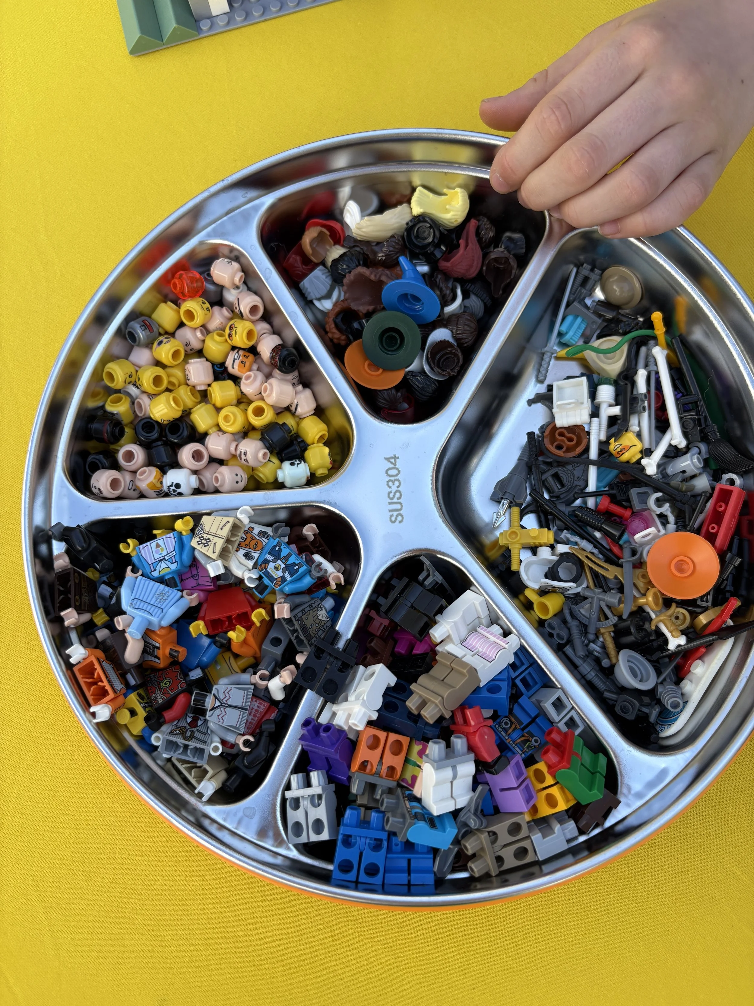 Mini-figure parts station