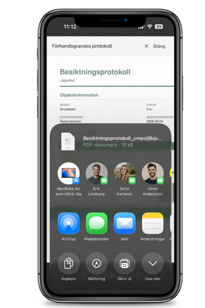 Besiktigos PDF-protokoll med mobilens delningsmeny öppen.