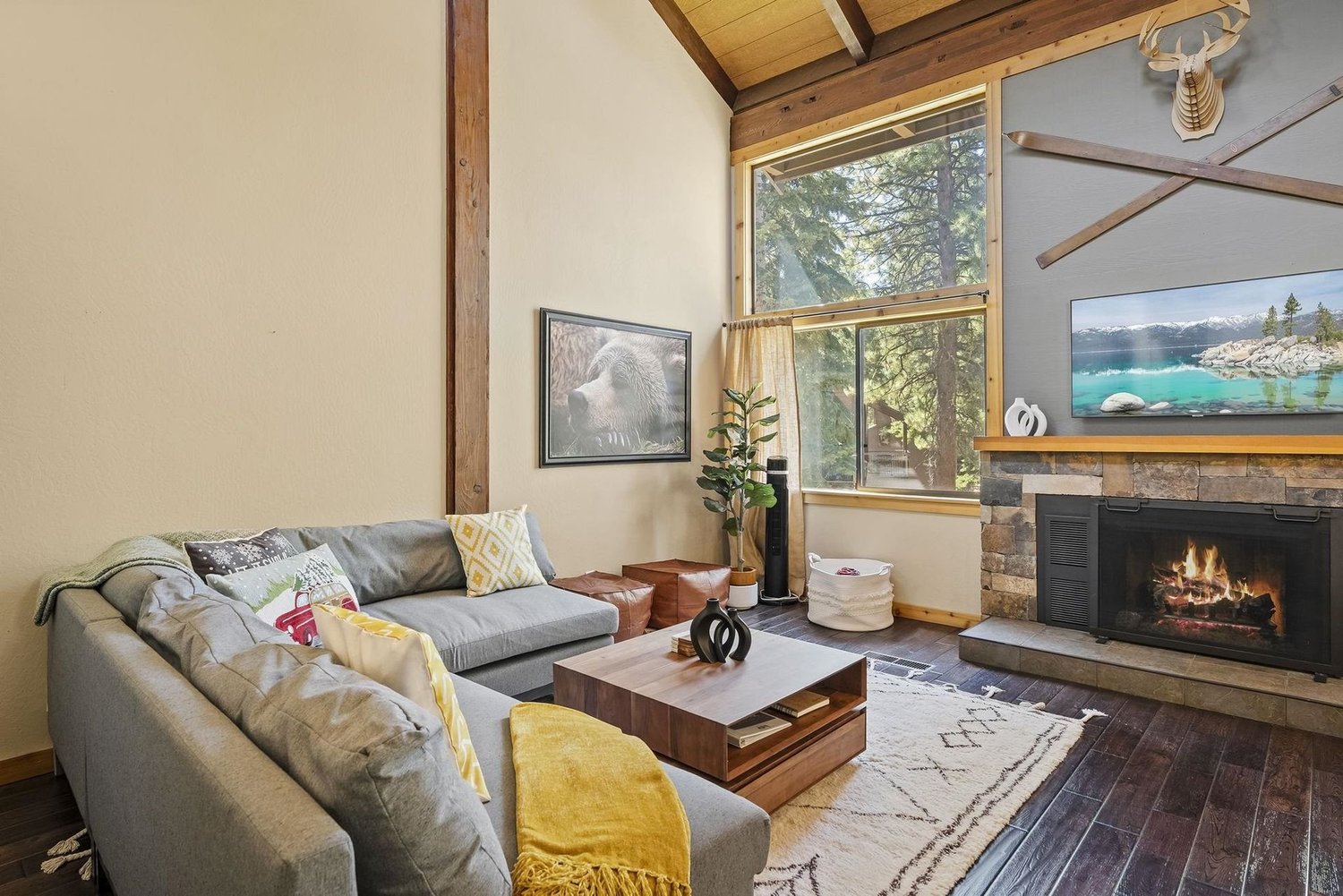 Vaulted living room with forest-view windows at 6024 Mill Camp, Truckee