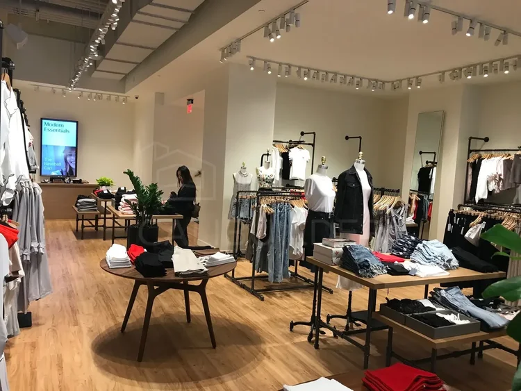 CALIBUILDER retail interior with custom millwork and lighting
