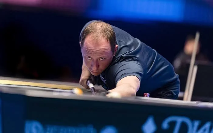 Shane Van Boening down on a shot
