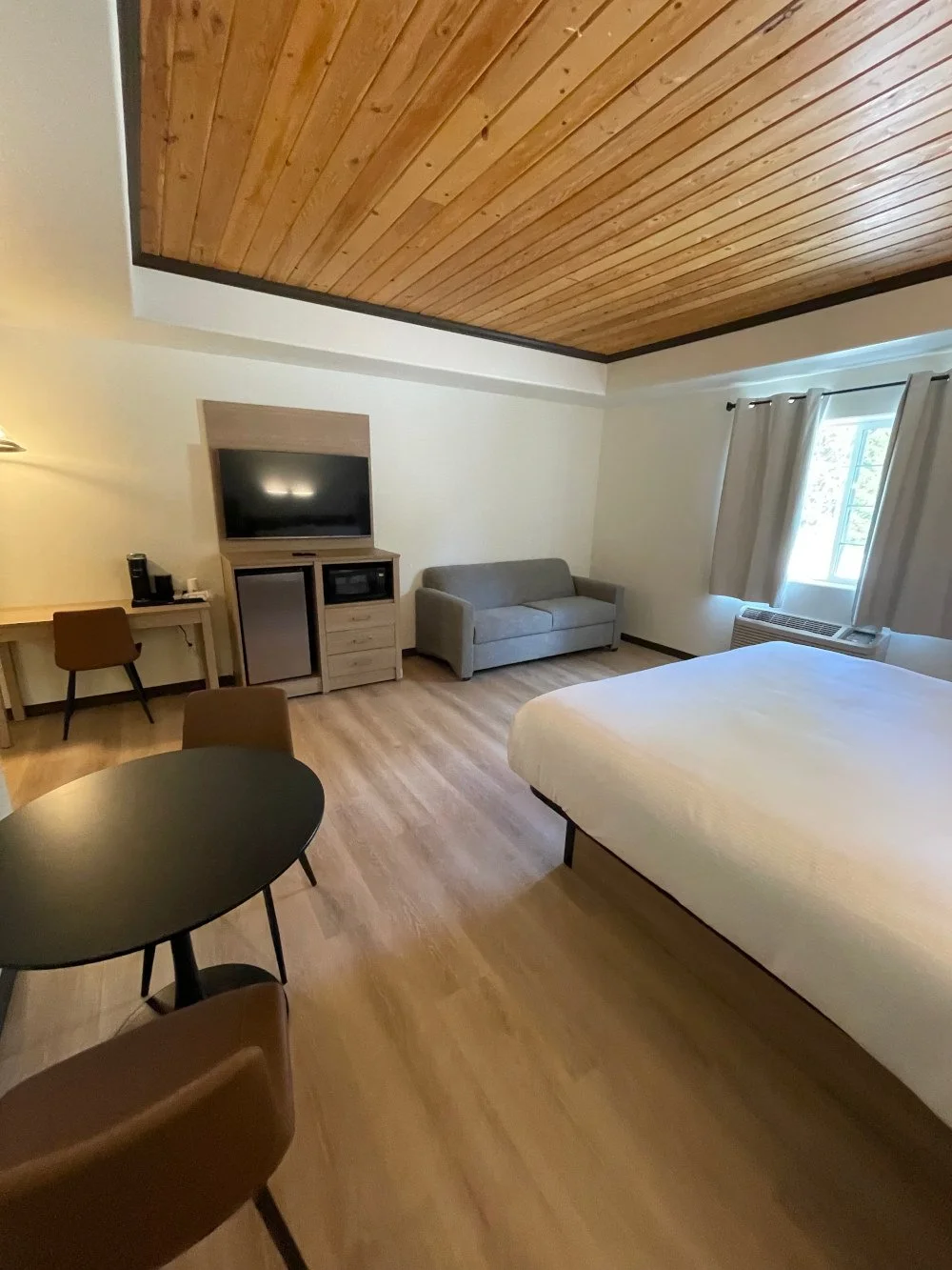 image of room 2 of coolin motel
