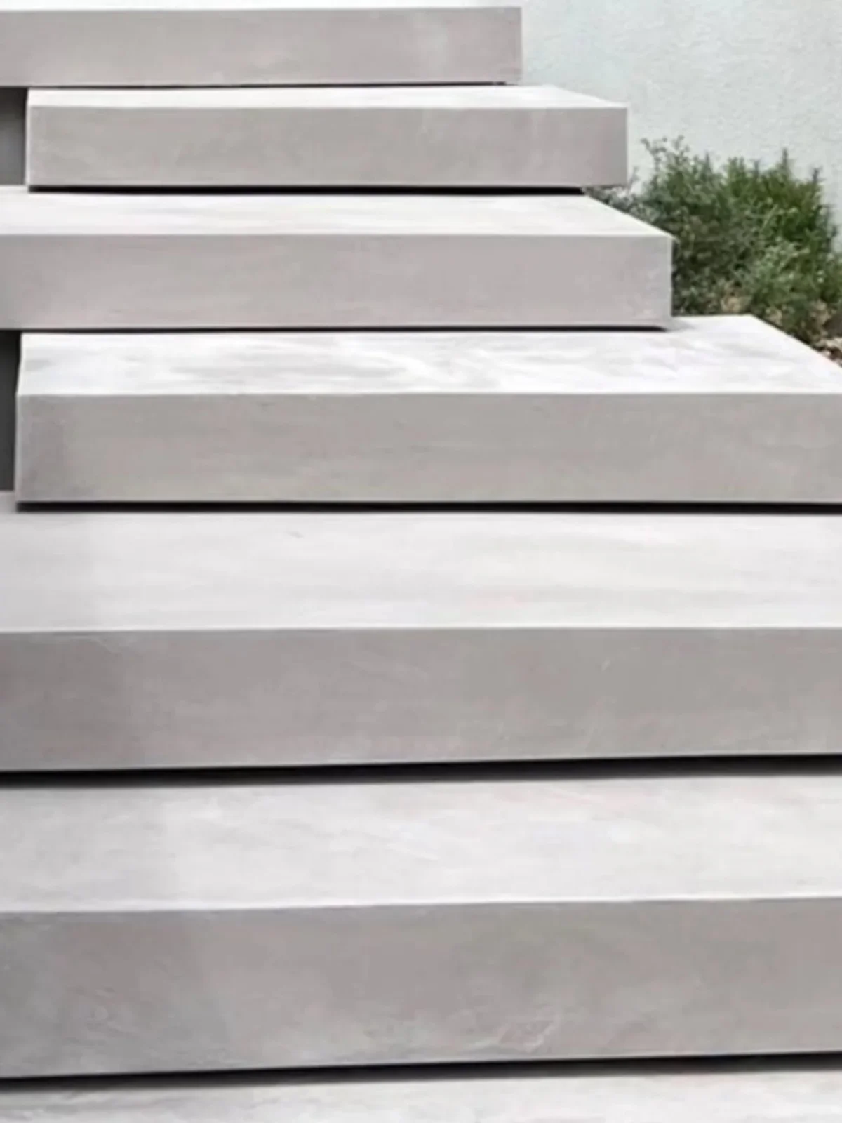 Seamless microcement floor and staircase