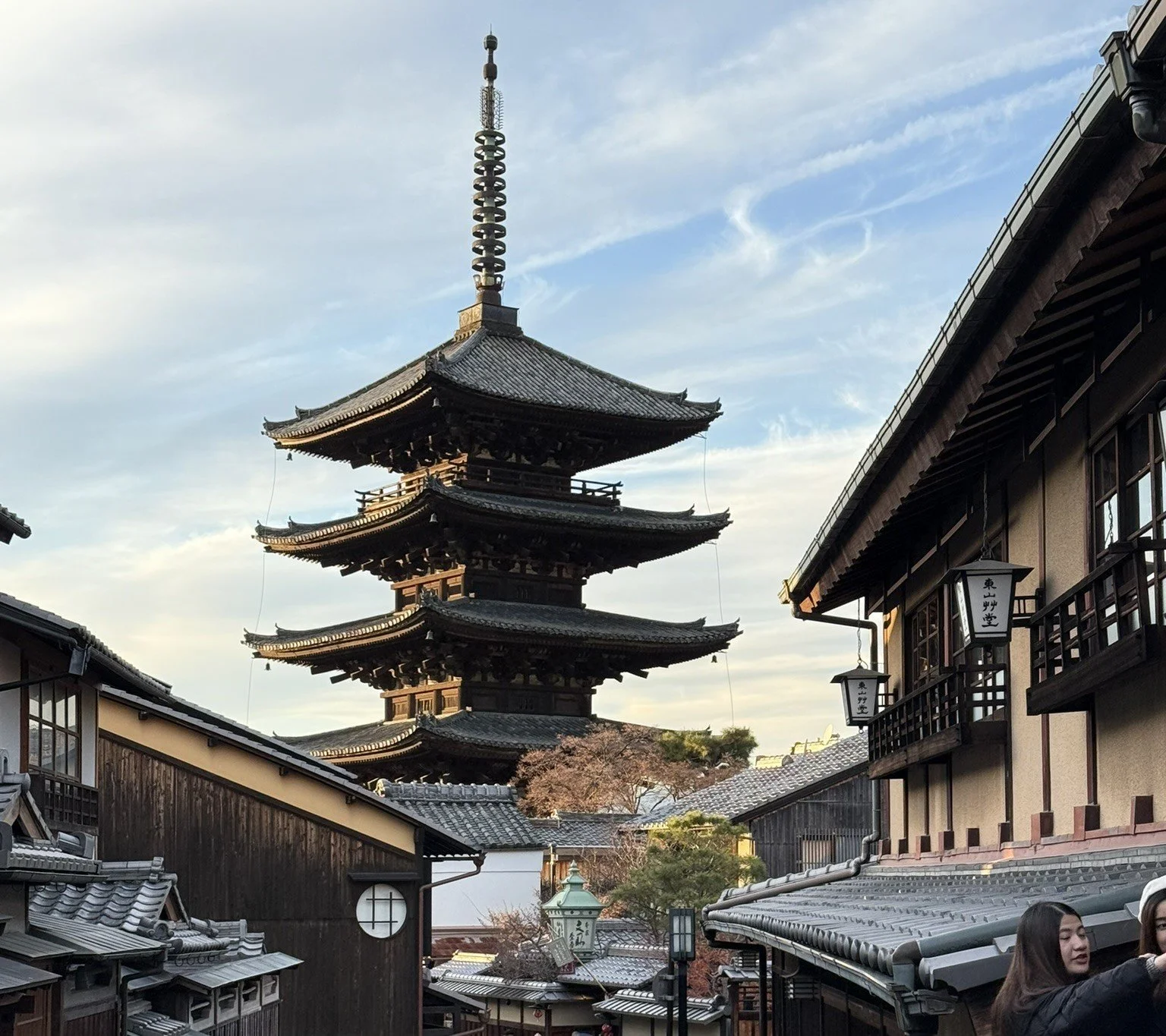 Pagode histórico de Kyoto com arquitetura tradicional japonesa
