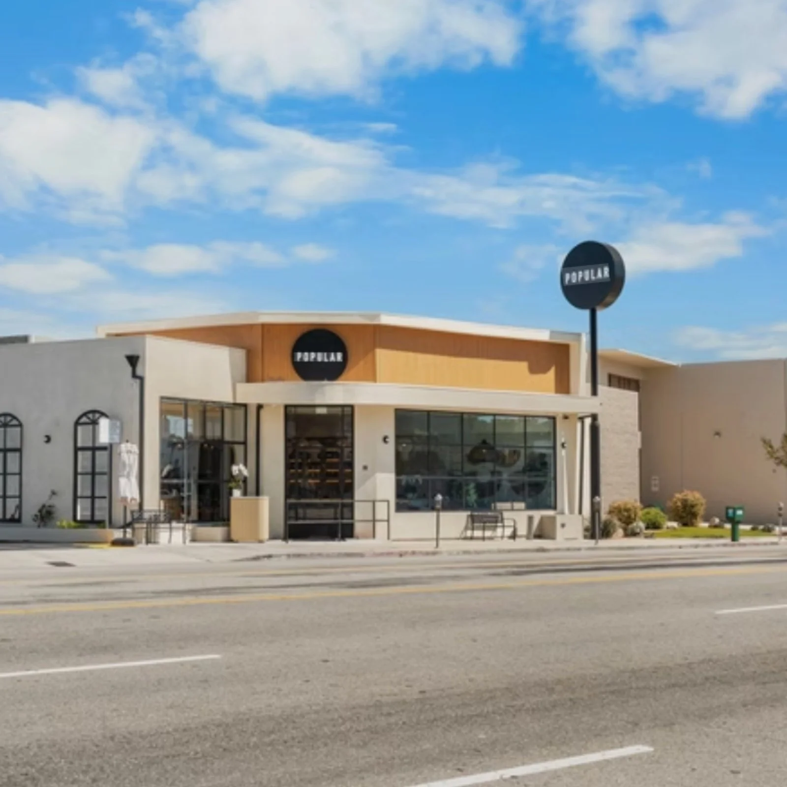 Popular restaurant exterior in Encino