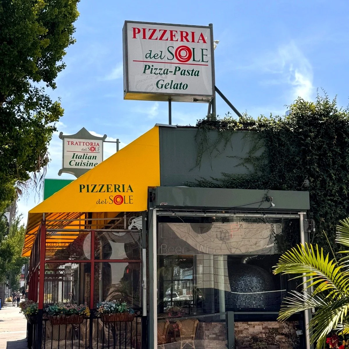 Pizzeria Del Sole storefront in Sherman Oaks