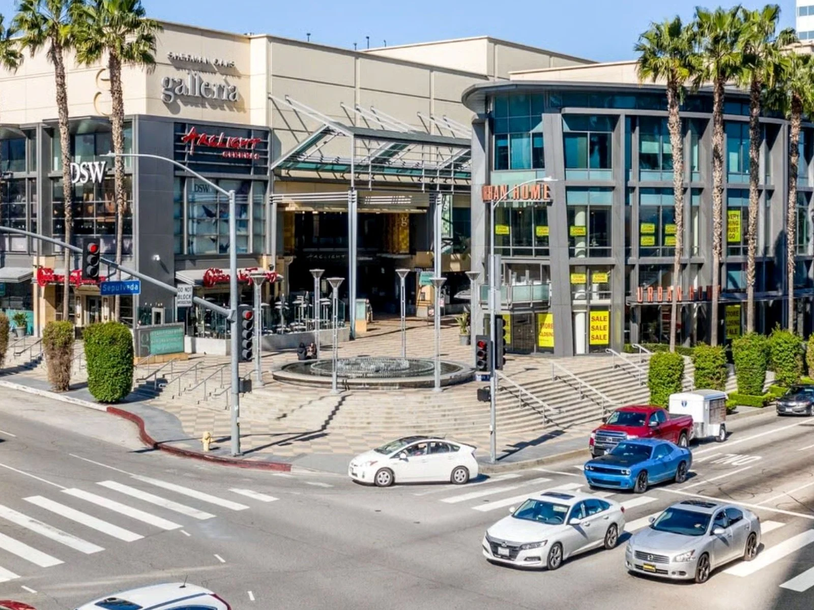 Sherman Oaks Galleria shopping center exterior