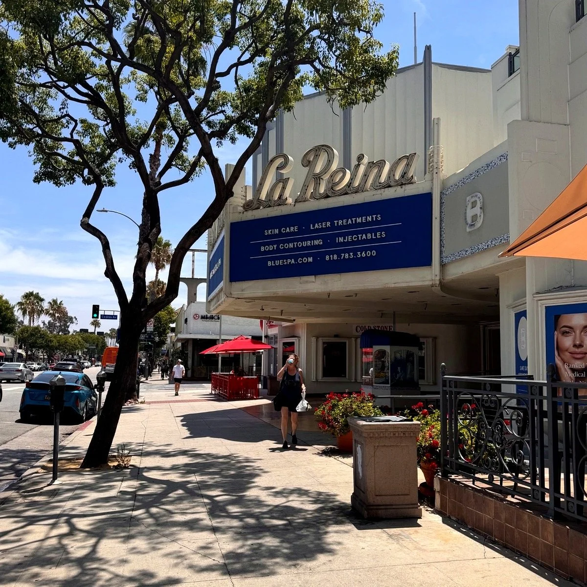 La Reina shopping and dining center in Sherman Oaks
