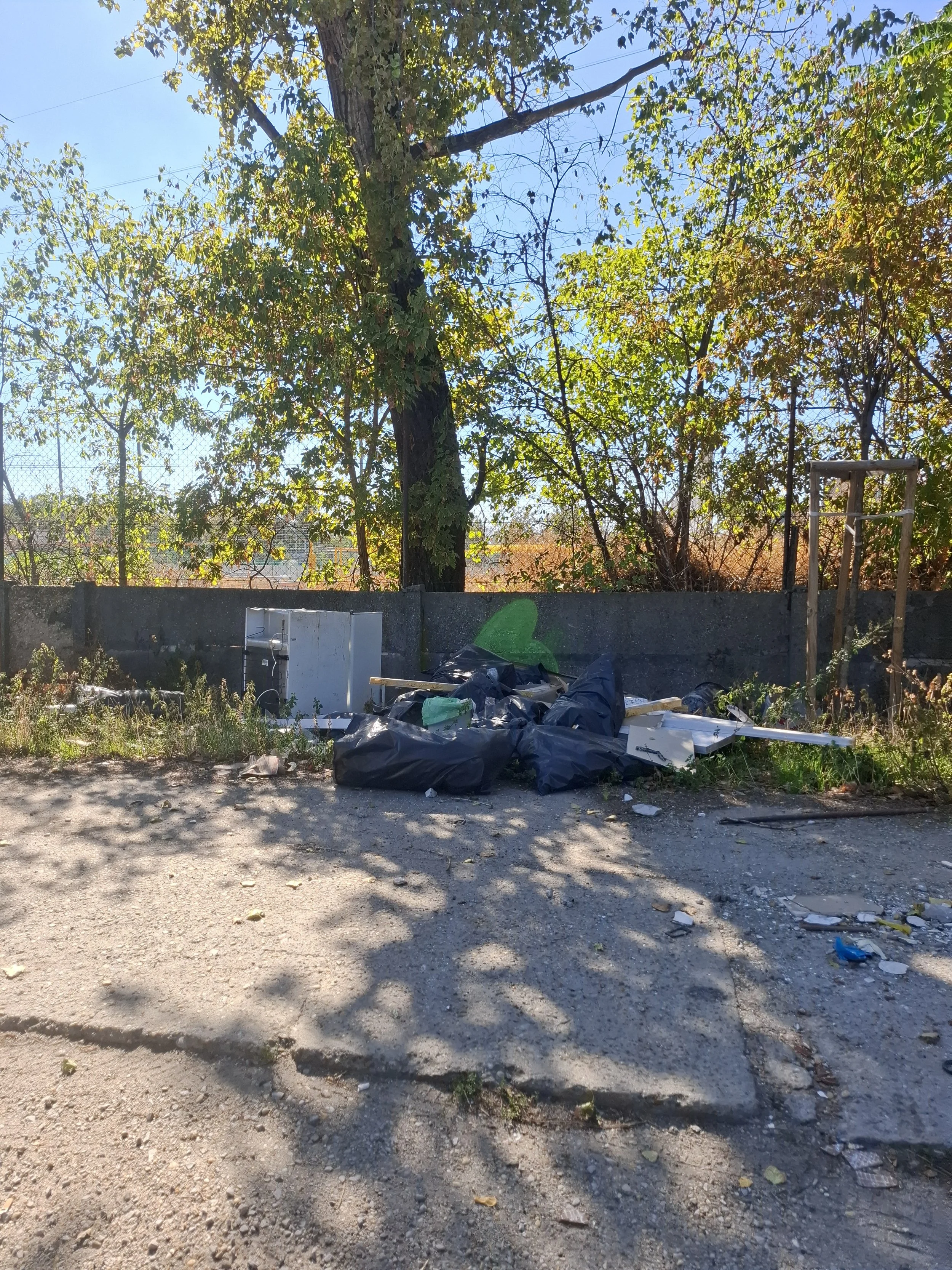Illegálisan lerakott hulladék és lomok