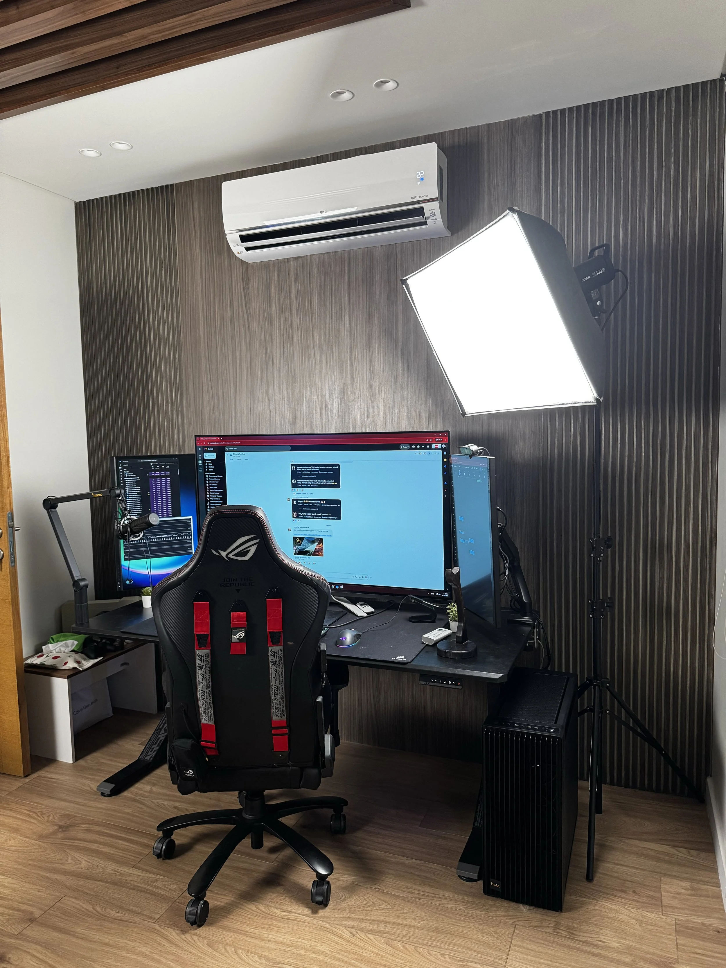 Secondary office for focused work and client-facing tasks