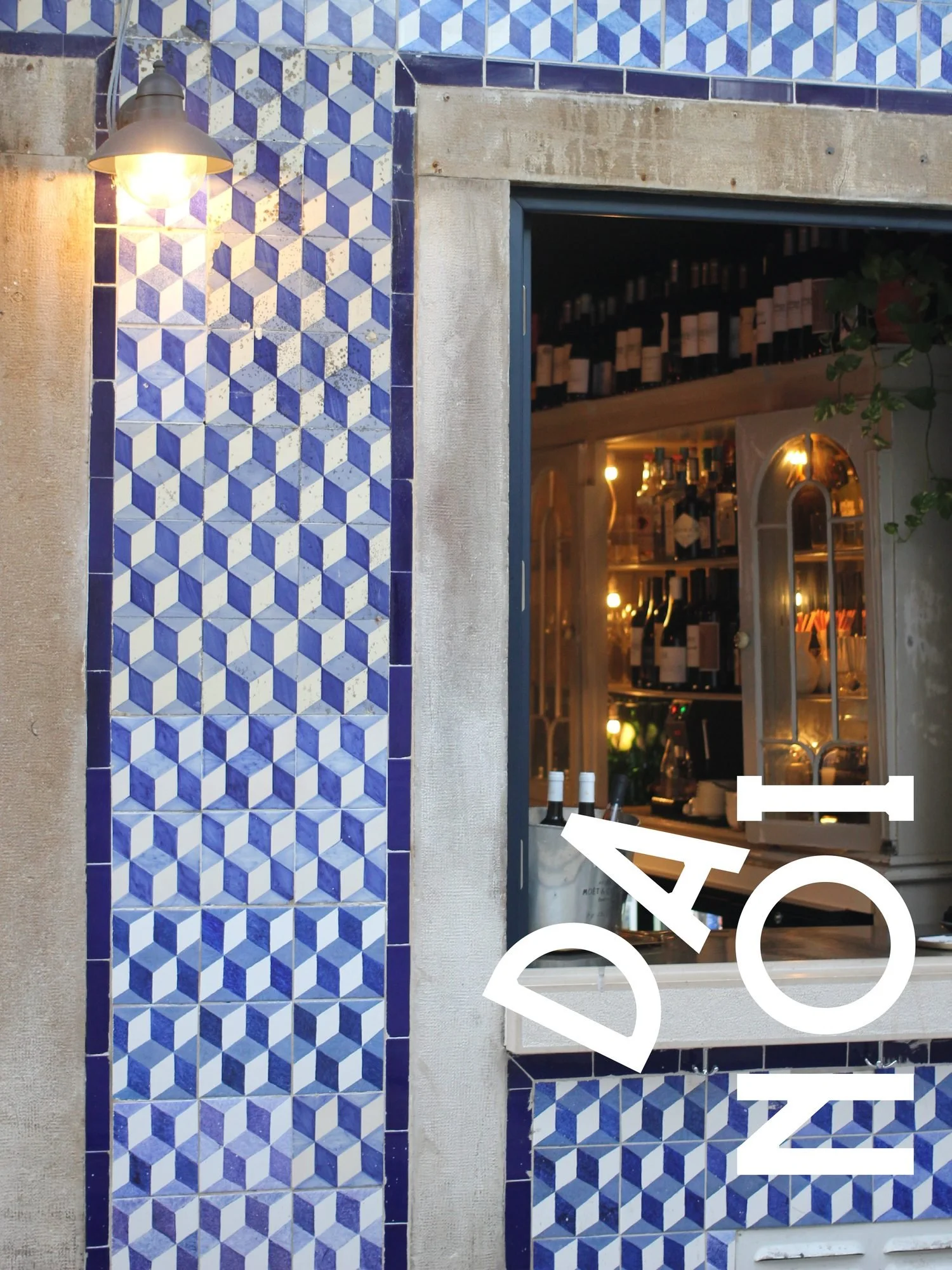 Da Noi restaurant exterior azulejo tiles Lisbon