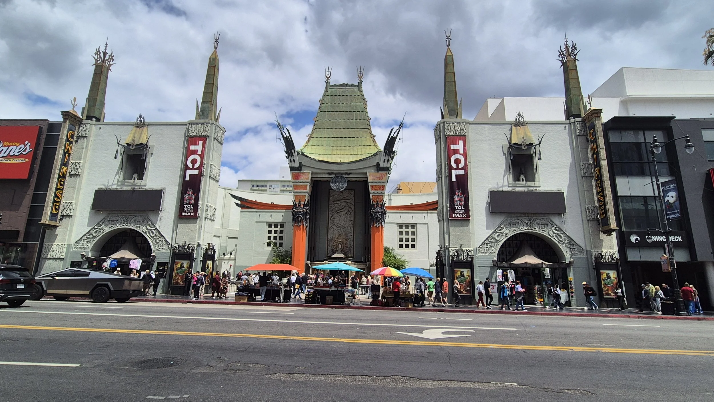 The Chinese Theatre, Travelling Pandas in Los Angeles