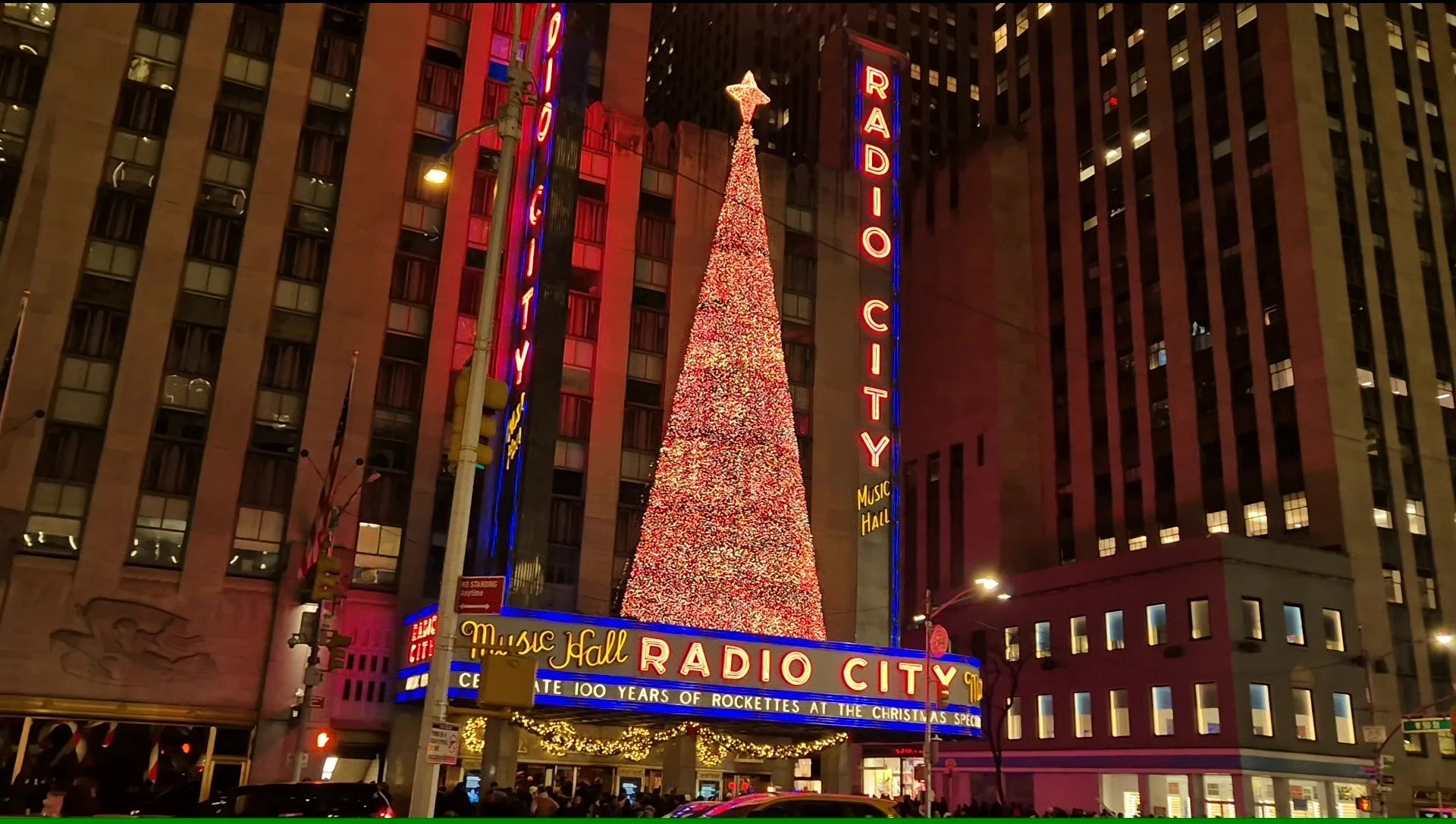 Radio City Music Hall, Travelling Pandas in New York at Christmas